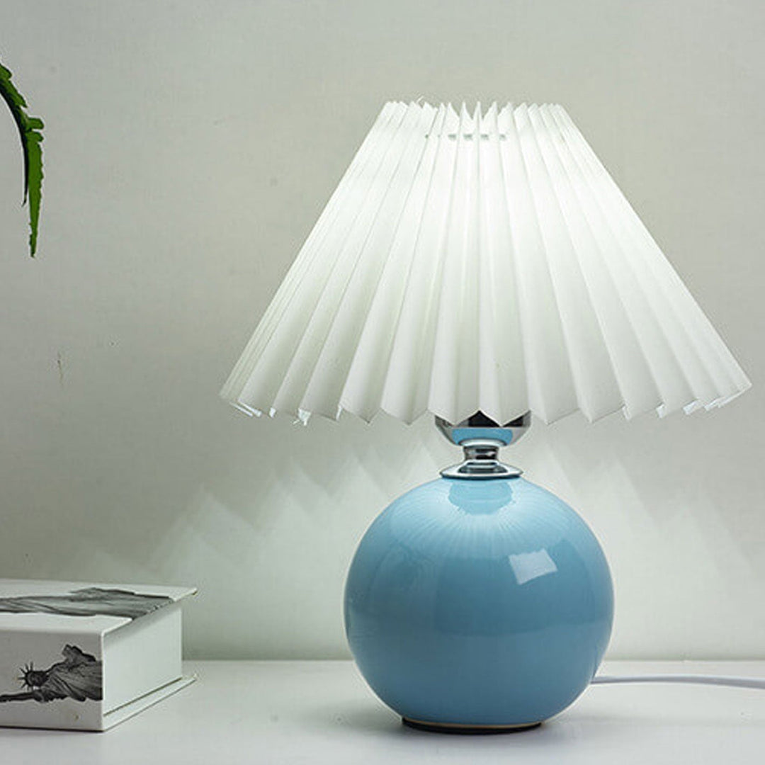 Skanto | Nordisk minimalistisk 1-lampe bordlampe laget av keramikk med folder
