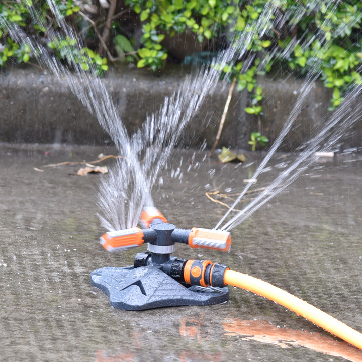 Skanto | Rotérbar hagesprinkler med 3 dyser – Effektiv vanning sprinkler for plener og hager