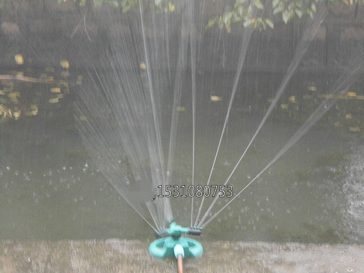 Skanto | Justerbar Hage Sprinkler – Effektiv Gressvanning med 360° Sprayfunksjon