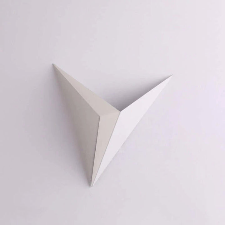 Minimalistisk Triangulær LED Vegglampe | Moderne Design i Svart/Hvit | Perfekt for Stue og Bad | Skanto