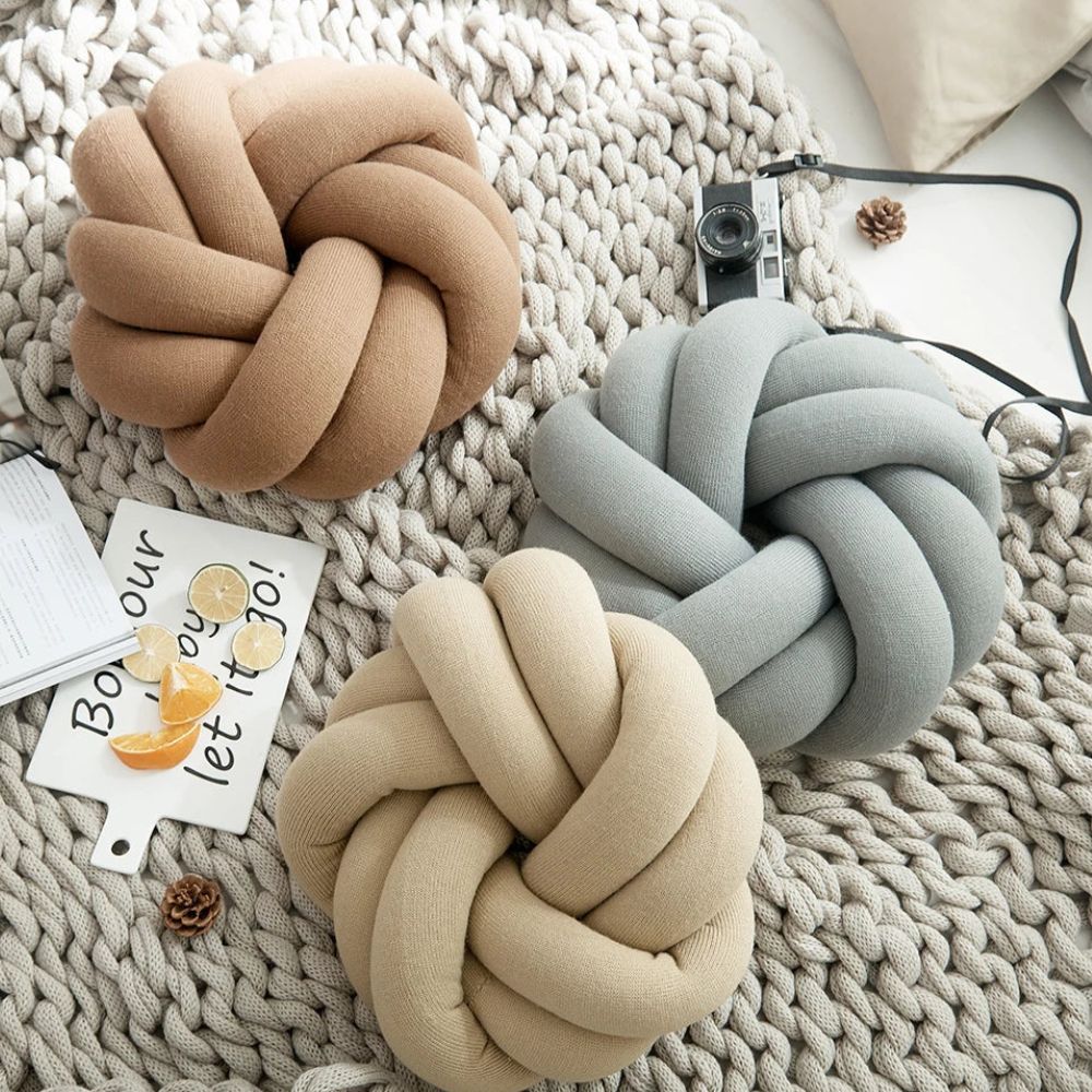 Skanto | Puffy Pretzel Cushion