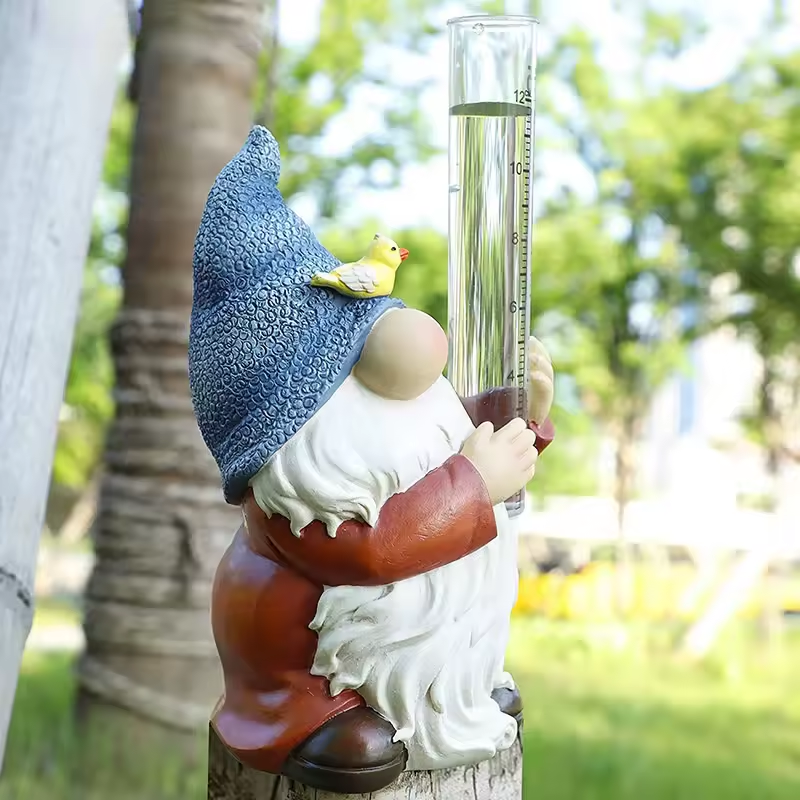 Skanto | Gnomisk Hage Statue med Harpiks Regnmåler