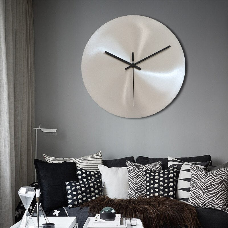Skanto | SteelTime - Elegant Veggklokke i Rustfritt Stål