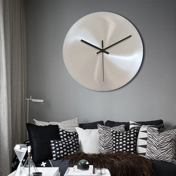 Skanto | SteelTime - Elegant Veggklokke i Rustfritt Stål