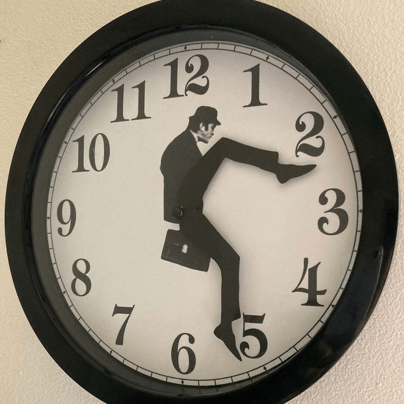 Skanto | Ministry of Stupid Walks Clock