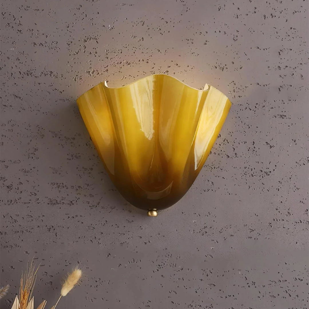 Skanto | Retro Vegglampe av Farget Glass i Skjørtformet Skallmønster