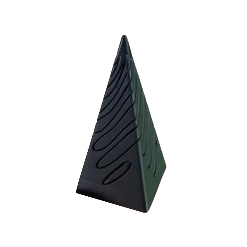 Umulig pyramide passasje skulptur | Skanto