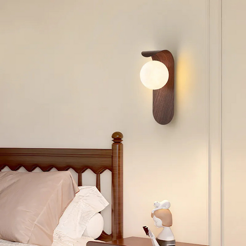 Skanto | LuxeWood – Stilig Valnøtt Vegglampe for Unike Atmosfærer