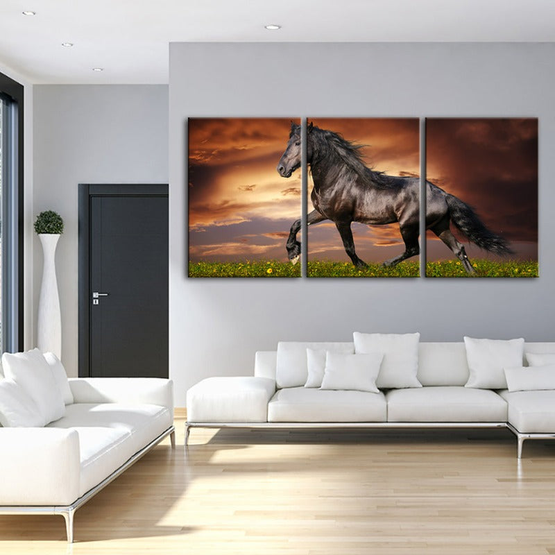 Galopperende svart hest – lerretsbilde, 3-delt