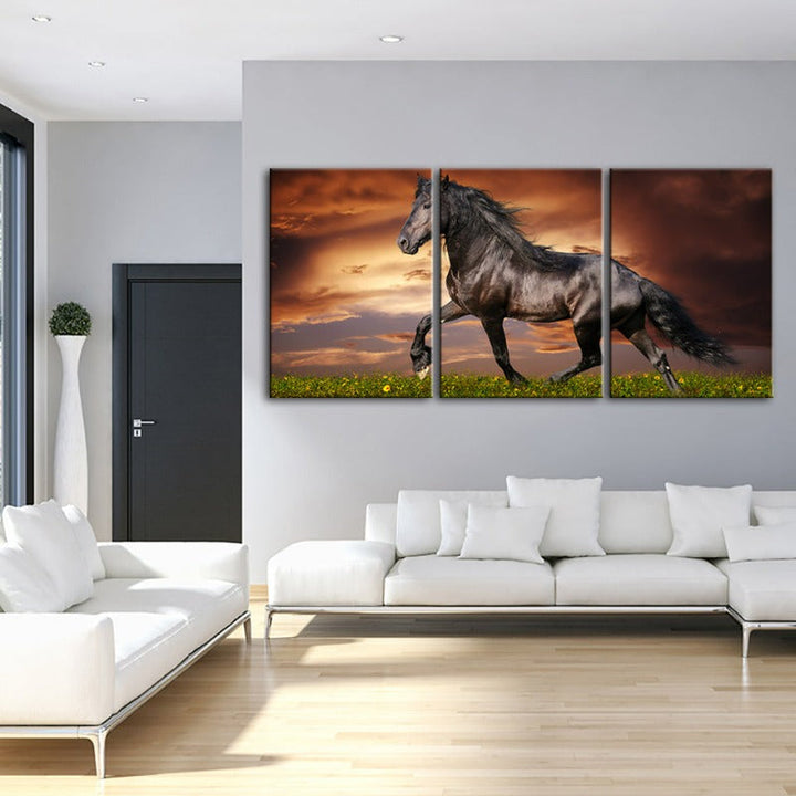 Galopperende svart hest – lerretsbilde, 3-delt