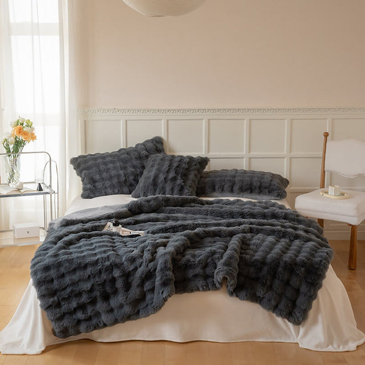 Plush falsk pels kastet for ultimate koselig varme | Skanto