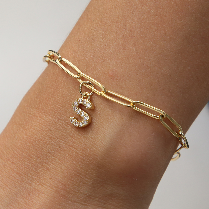 Skanto | Delikat papirklips bokstavinitial armbånd