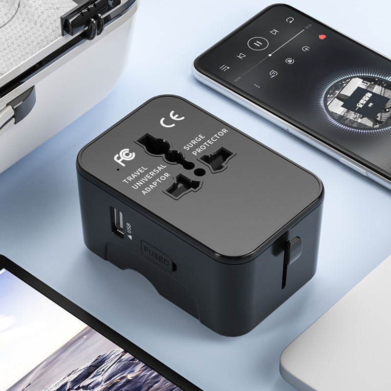 Universell reiseadapter med doble USB-porter | Skanto