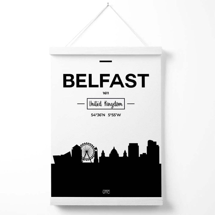 Svart-hvitt plakat av Belfasts skyline med oppheng