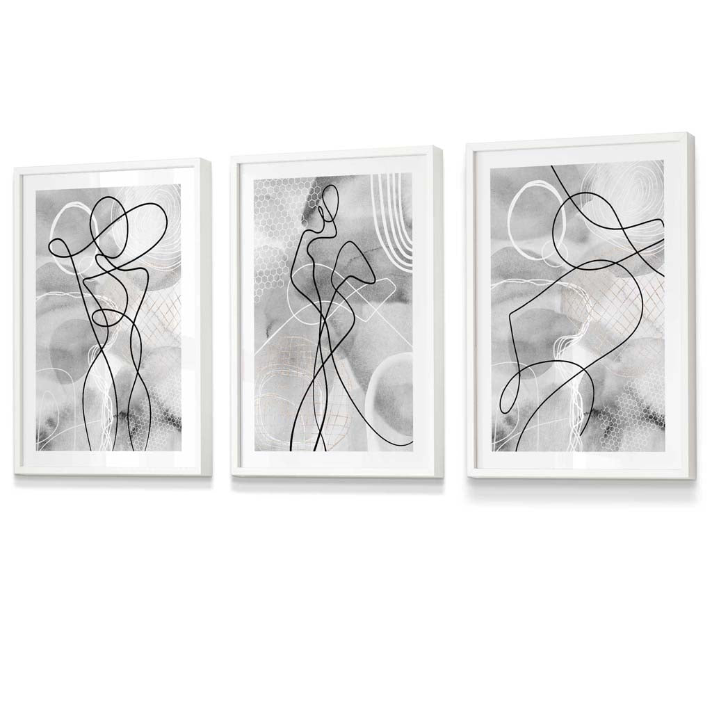 Abstrakt sett med 3 innrammede kunsttrykk med motiver fra moteverdenen i svart og grått.