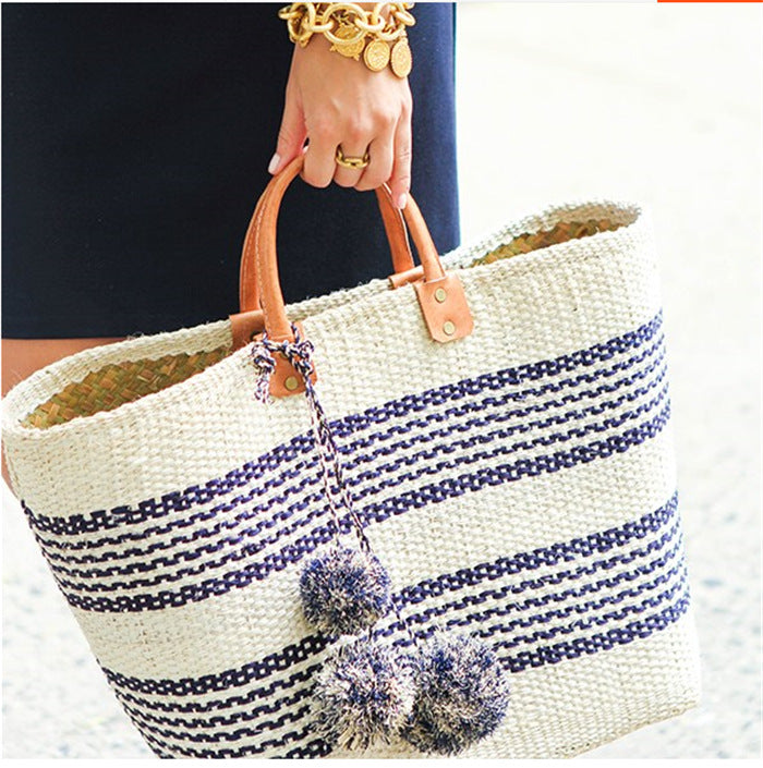 Stylish straw bag with playful pom-poms Skanto