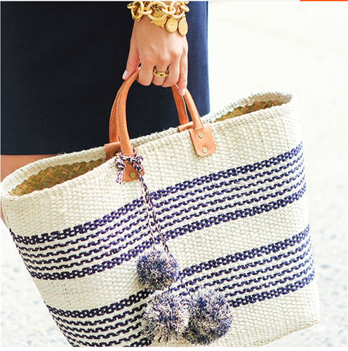 Stylish straw bag with playful pom-poms Skanto