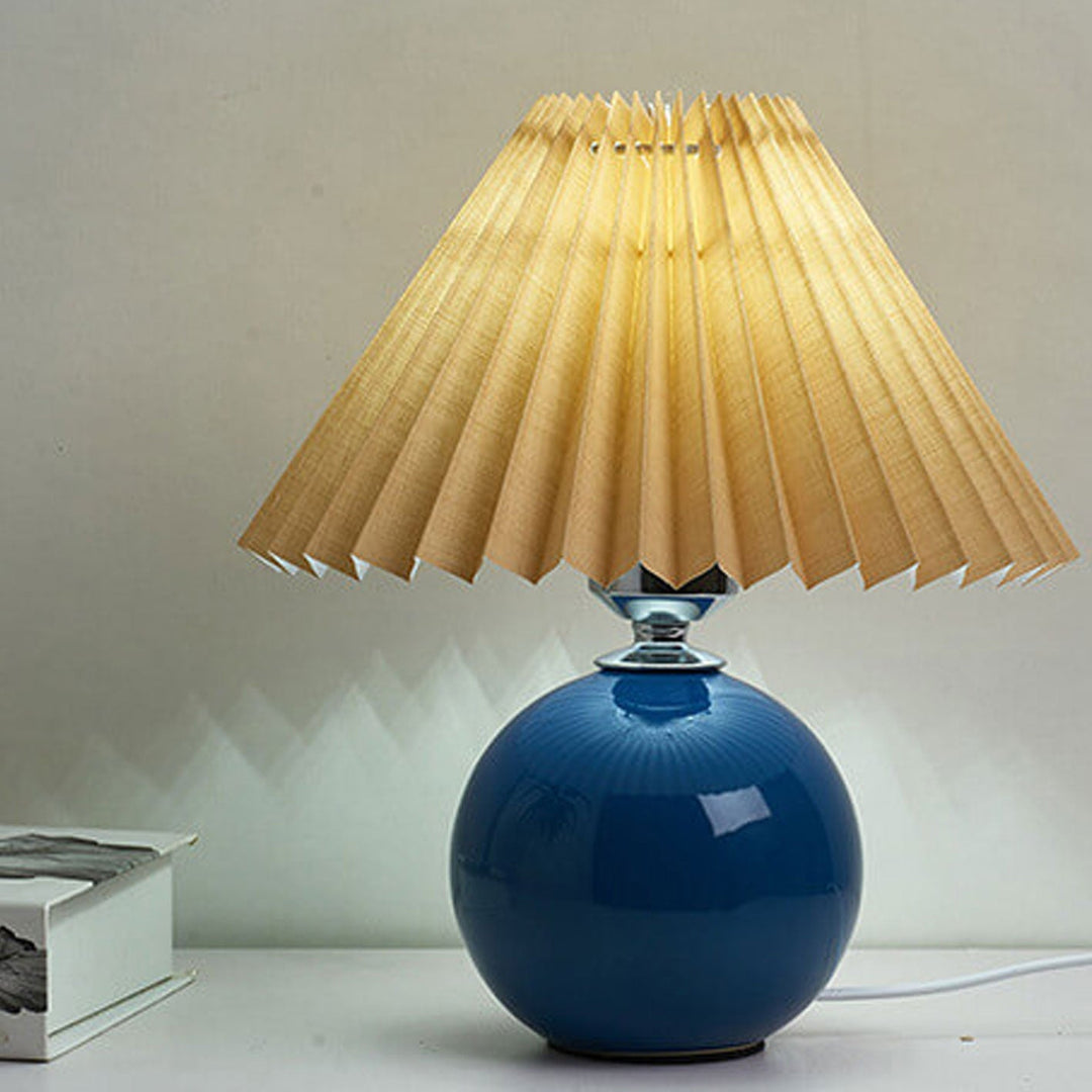 Skanto | Nordisk minimalistisk 1-lampe bordlampe laget av keramikk med folder