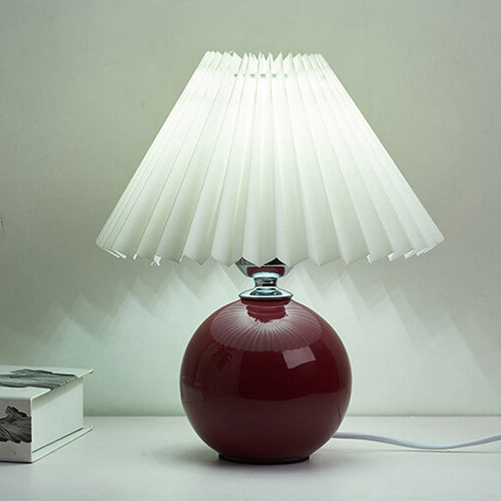 Skanto | Nordisk minimalistisk 1-lampe bordlampe laget av keramikk med folder