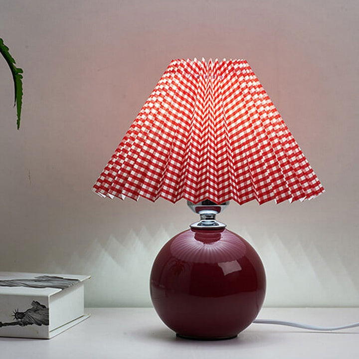 Skanto | Nordisk minimalistisk 1-lampe bordlampe laget av keramikk med folder