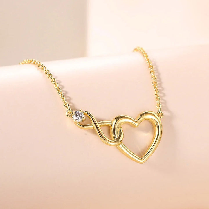 HeartBond Necklace – Tidløst Smykke av Knyttet Kjærlighet Skanto
