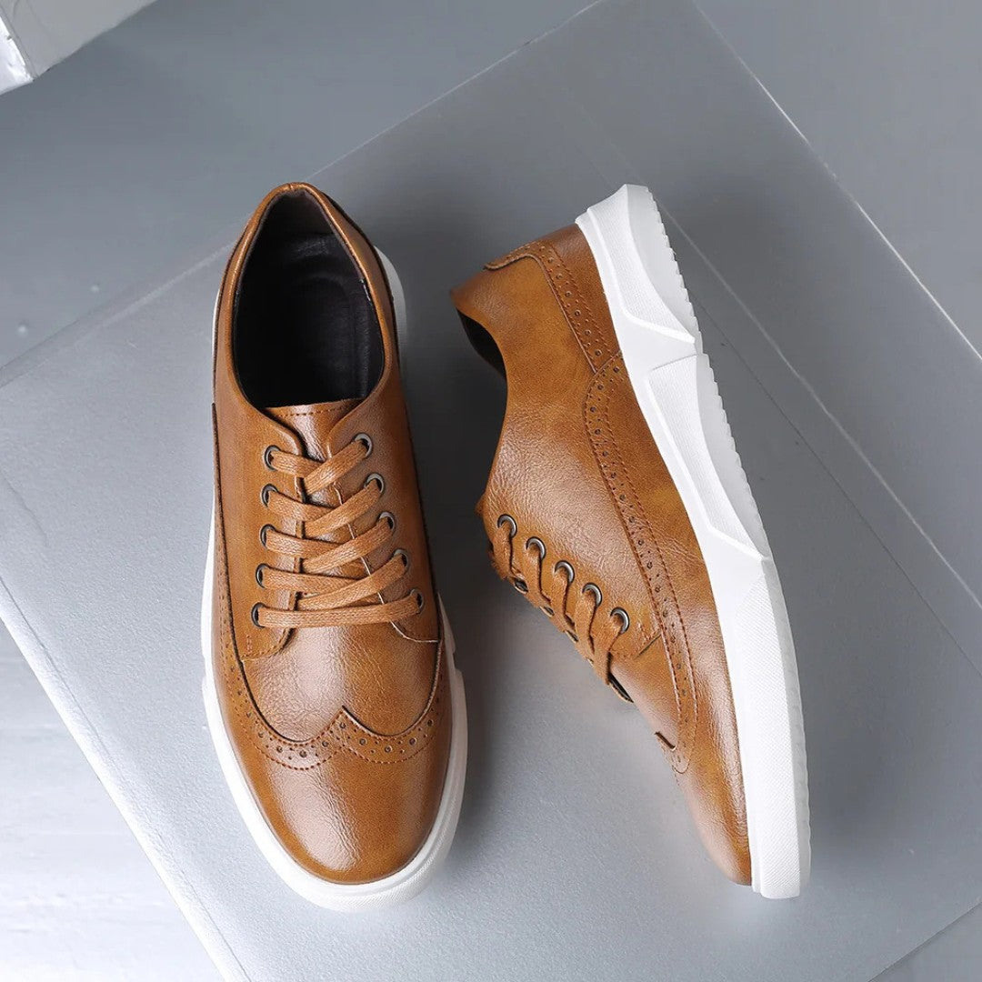 Brogue-sneakers i skinn med gummisåle