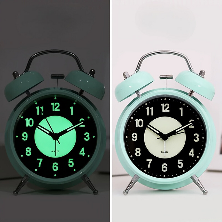 Skanto | LuminousTime - Elegant Metall Vekkerklokke med Mild Belysning for Fredfulle Morgen- og Kvelder