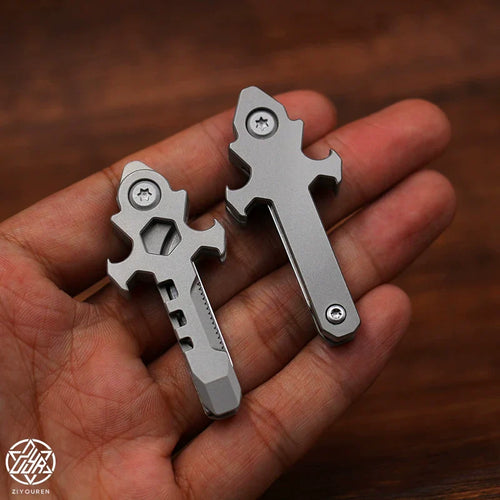Skanto | Titanium Multi-Verktøy Nøkkelring: Mini EDC Gadget med Korkåpner & Boks Cutter
