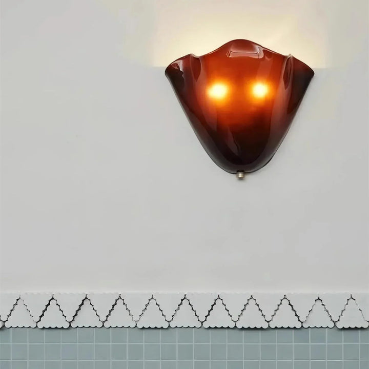 Skanto | Retro Vegglampe av Farget Glass i Skjørtformet Skallmønster