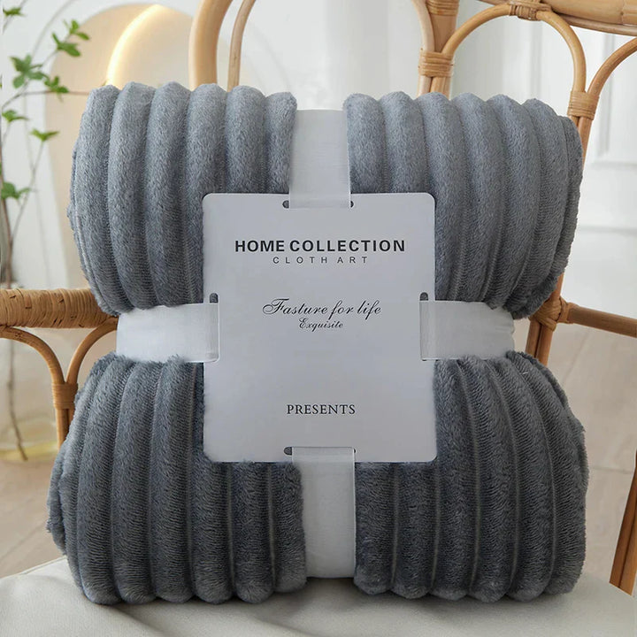 Skanto | Bredstripet flanell fleece teppe - CozyStripe