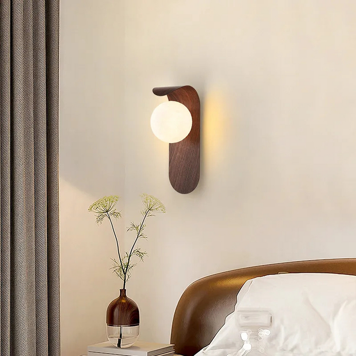 Skanto | LuxeWood – Stilig Valnøtt Vegglampe for Unike Atmosfærer
