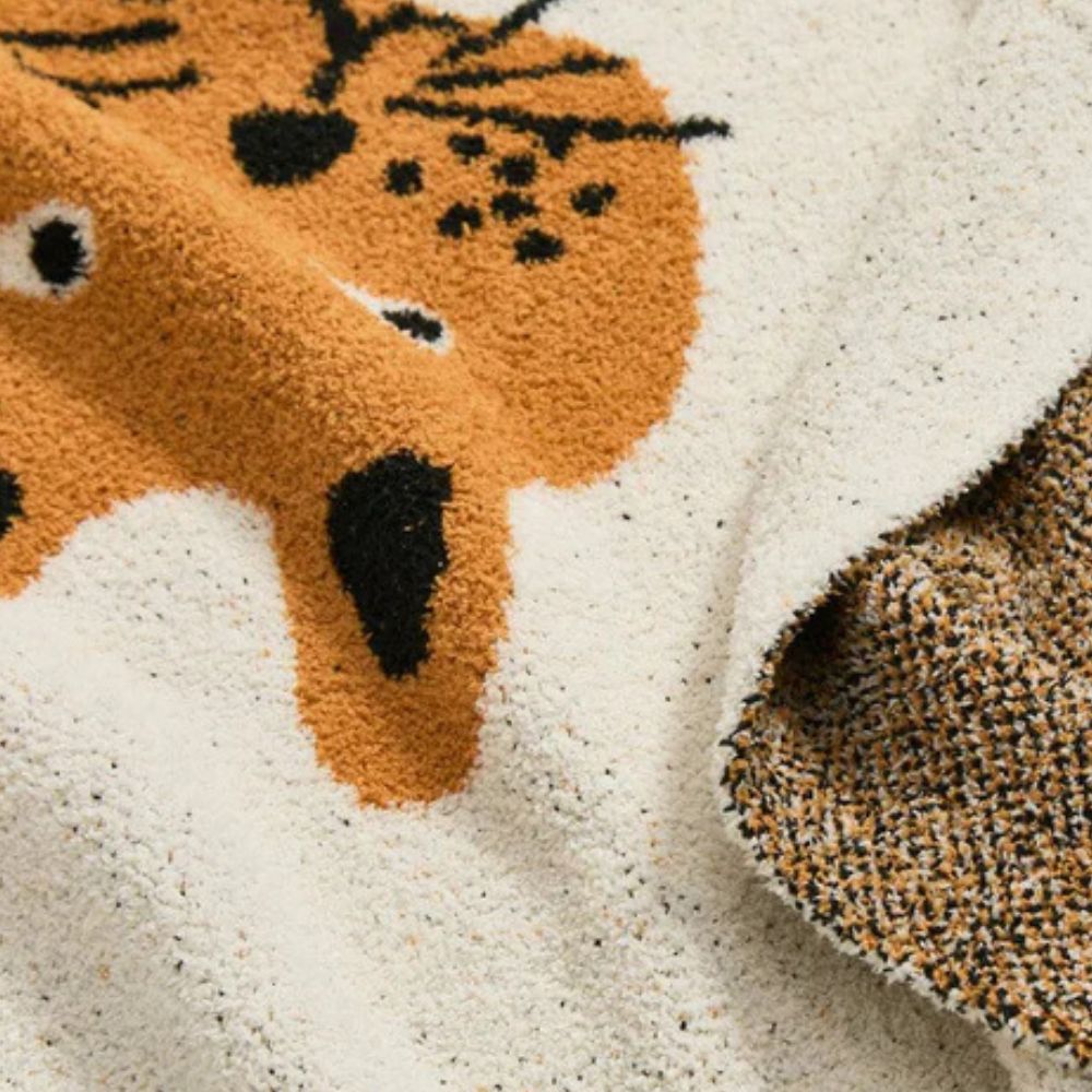 Skanto | Wild Paws Cozy Blanket