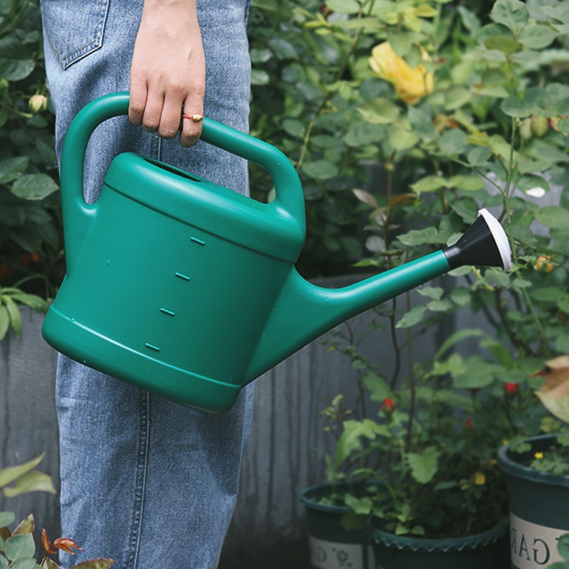 Skanto | Storvolum vannkanne med lang tut – plast for hagepleie