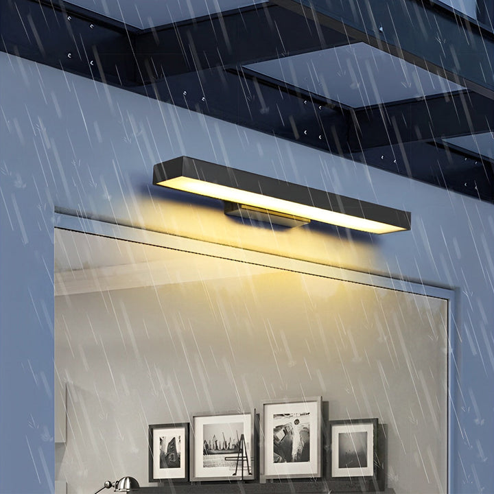 Moderne LED-vegglampe med bevegelsessensor og svart hus