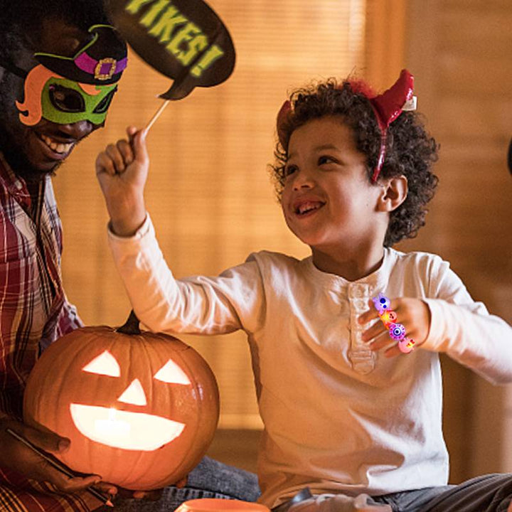 Skanto | Lysende Halloween Ringer & Brosjer