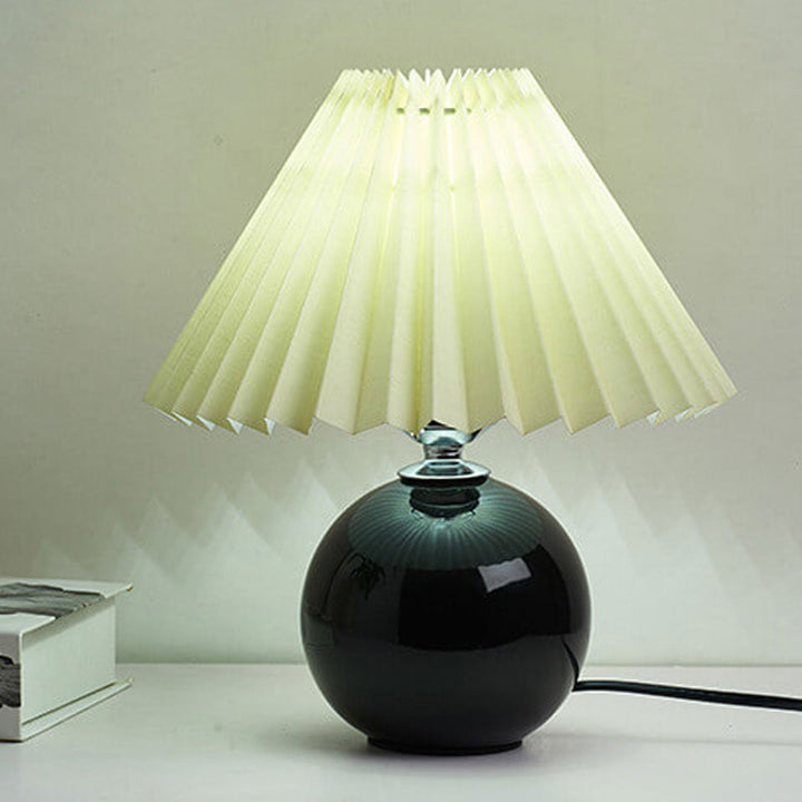 Skanto | Nordisk minimalistisk 1-lampe bordlampe laget av keramikk med folder