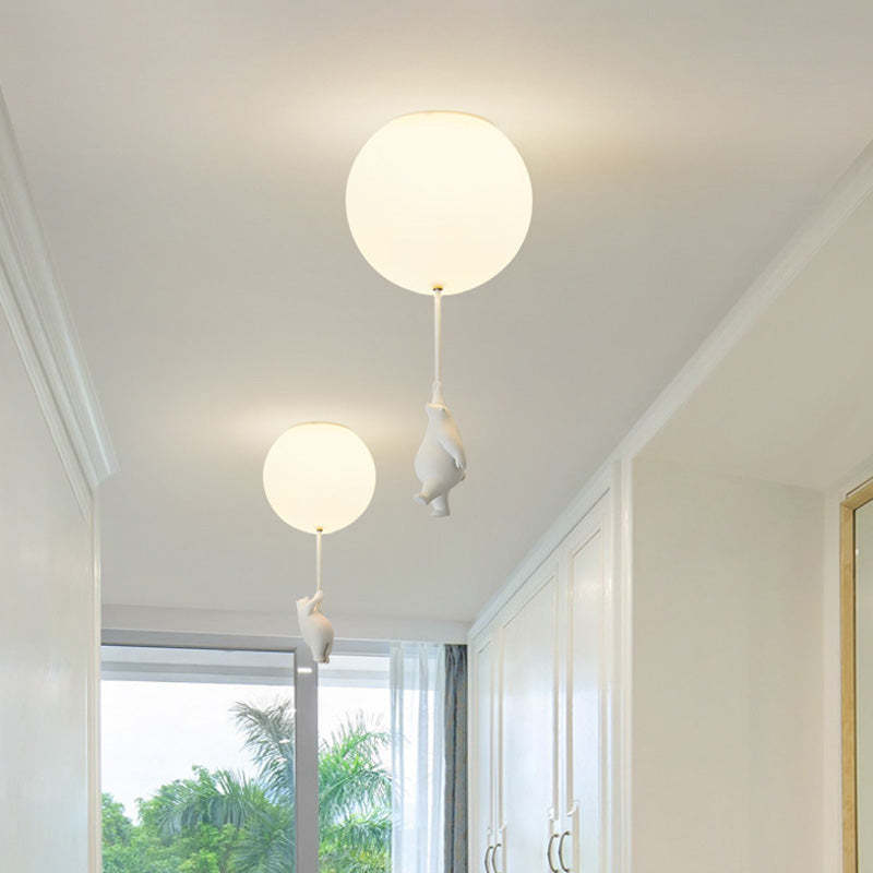 SkyDream Kids Taklampe med Bjørn og Ballong - Lekent Design og Energisparende LED-belysning | Skanto