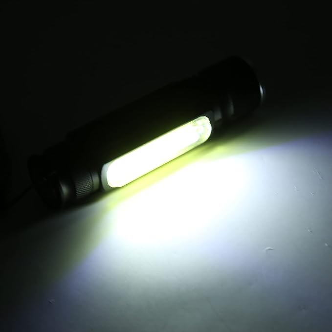 Skanto | USB Oppladbar Magnetisk Lommelykt – LED Nødbelysning med Magnet og Bæresnor