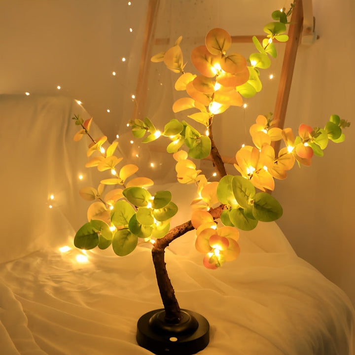 EucalyptusGlow Tre - LED Bonsai Lampe med Oppladbar Drive Skanto