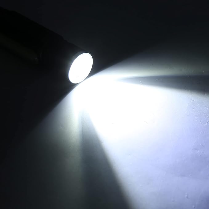 Skanto | USB Oppladbar Magnetisk Lommelykt – LED Nødbelysning med Magnet og Bæresnor