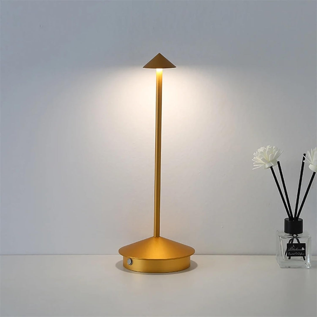Robyn Arrow LED Bordlampe | Skanto