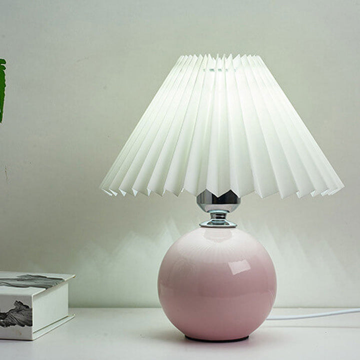 Skanto | Nordisk minimalistisk 1-lampe bordlampe laget av keramikk med folder