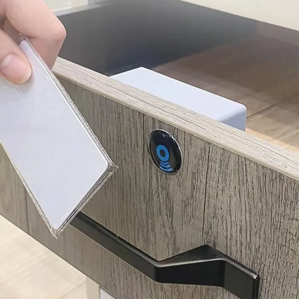 Skanto | Elektronisk Lås Tre Skuffeskap