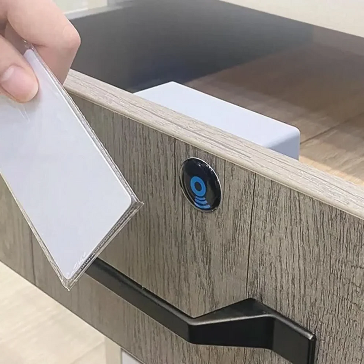 Skanto | Elektronisk Lås Tre Skuffeskap