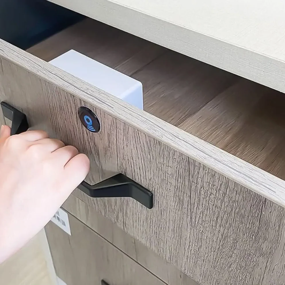 Skanto | Elektronisk Lås Tre Skuffeskap