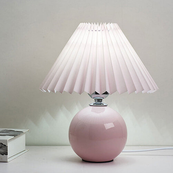 Skanto | Nordisk minimalistisk 1-lampe bordlampe laget av keramikk med folder