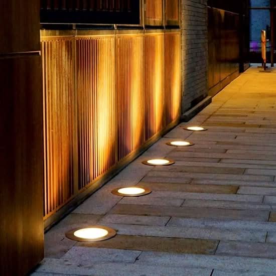 Skanto | Deluxe Trådløse Solenergi Hage Lys – 8 LED Lamper