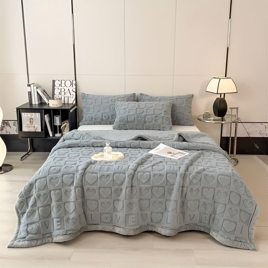 CoralDream Teppe - Varm Fleece Vinterteppe med Dobbeltsidig Hjerte- og Bokstavdesign | Skanto