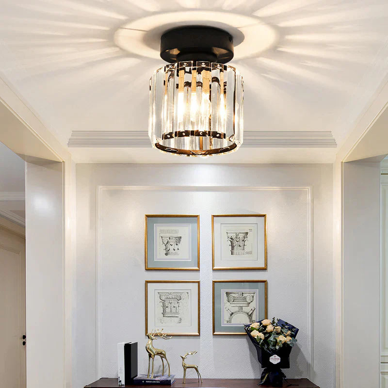Skanto | Moderne Krystal Taklampe med Gull- og Svart Detaljer – Stilfull Belysning for Hjemmet Ditt