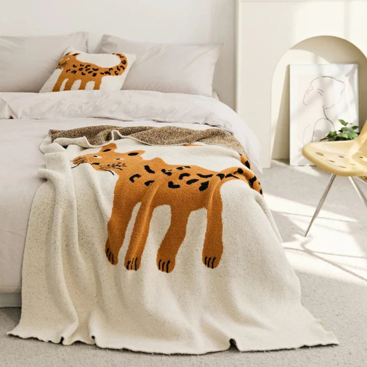 Skanto | Wild Paws Cozy Blanket